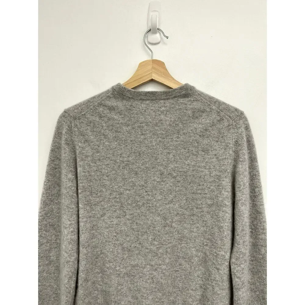 Naadam Men’s 100% Cashmere V-Neck Classic Basic Luxury Soft Sweater - Small